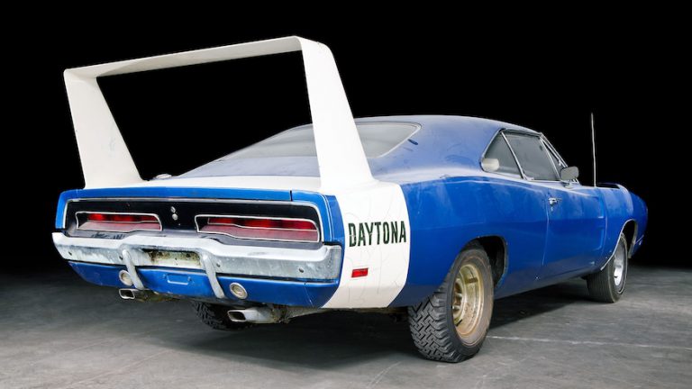 Lee más sobre el artículo Dodge Daytona de 1969 casi original, se retiró del almacenamiento después de 45 años