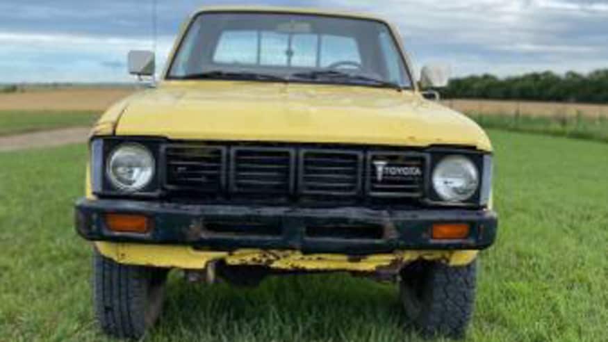 06 1980 Toyota Pickup Front