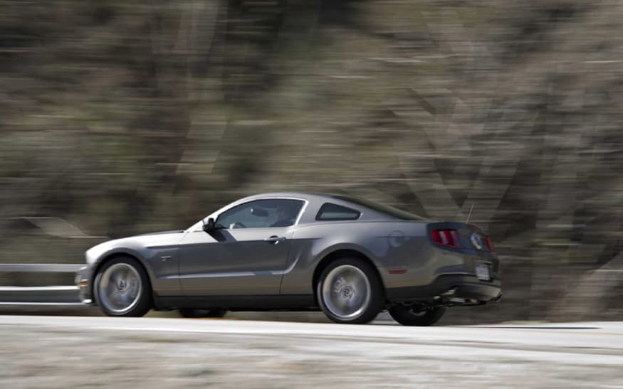 112_0904_02z 2010_ford_mustang_GT side