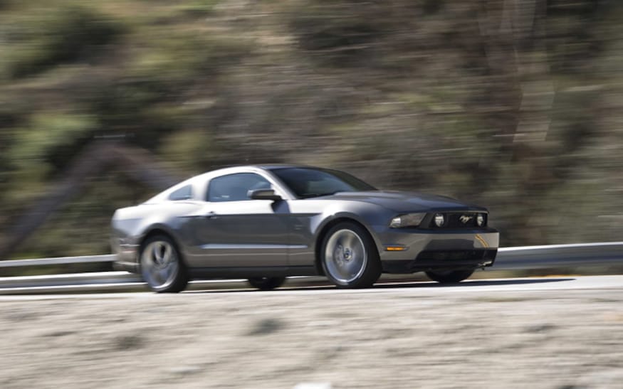 112_0904_03z 2010_ford_mustang_GT side
