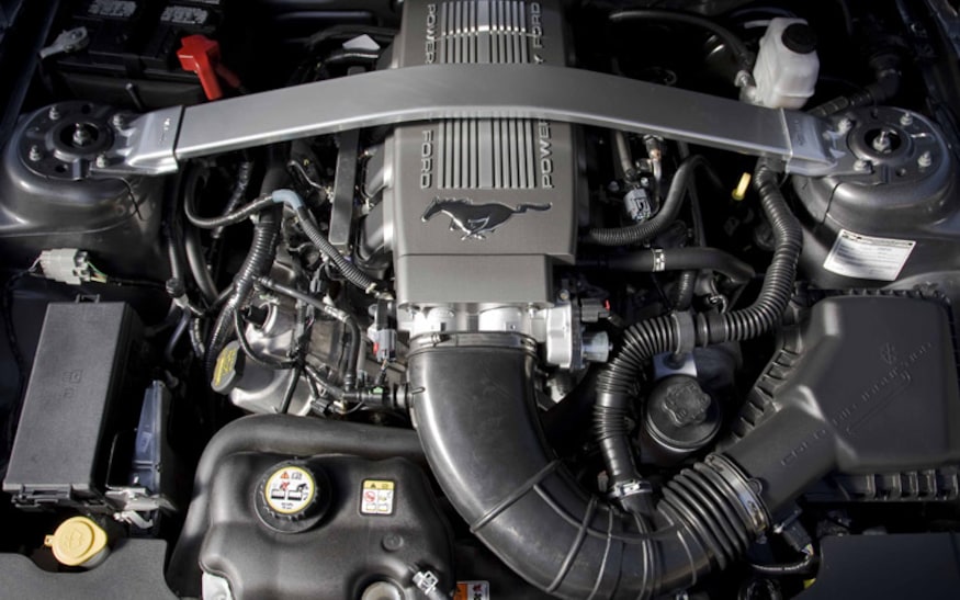112_0904_12z 2010_ford_mustang_GT engine