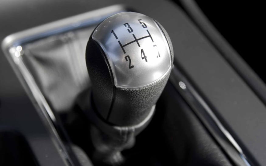 112_0904_16z 2010_ford_mustang_GT shifter