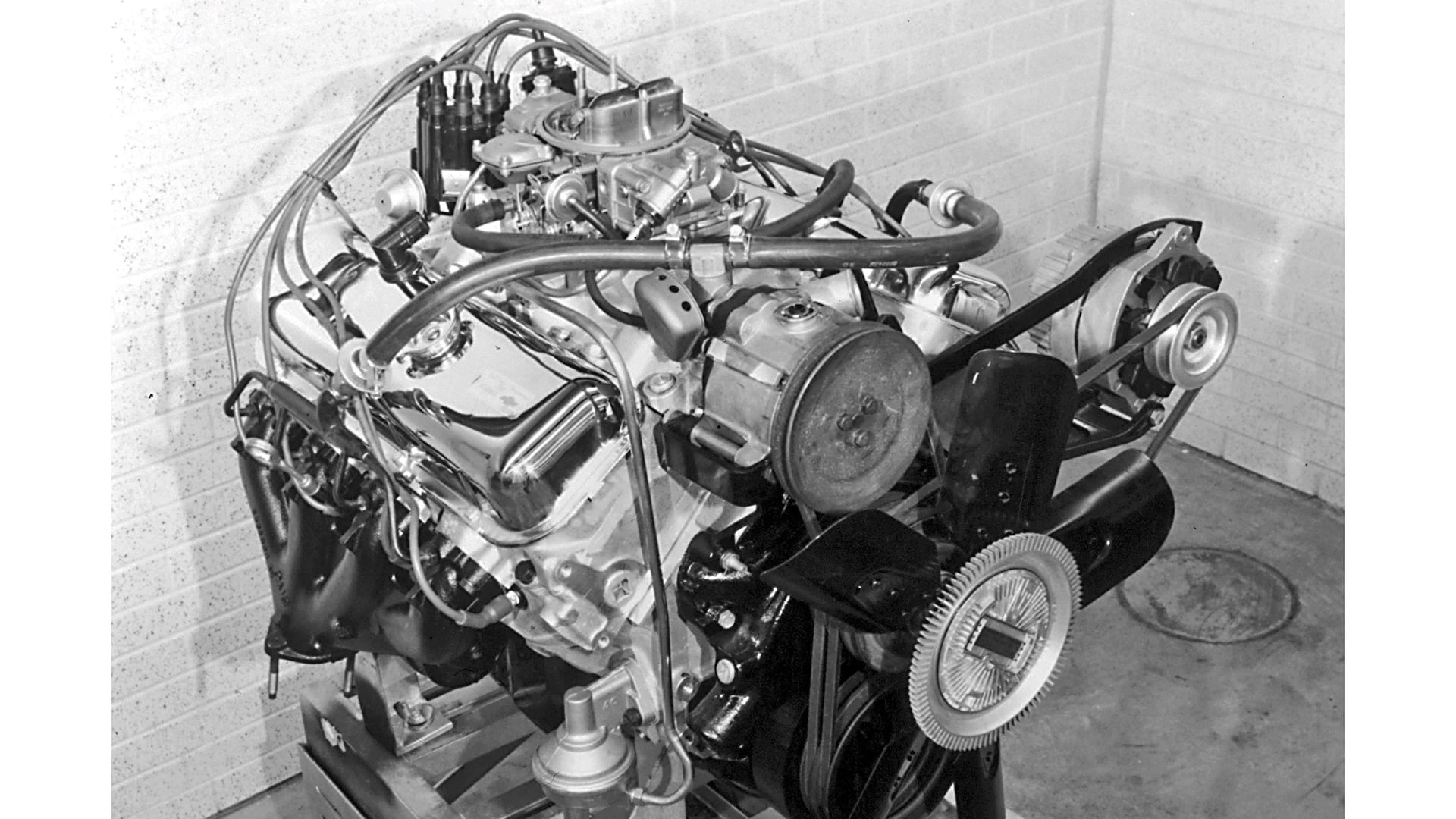 196 1969 Chevrolet 427 big block 427 ZL1 on stand