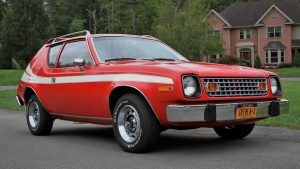 Lee más sobre el artículo Cómo uno de los autos más tontos de la historia, el AMC Gremlin, se convirtió en un éxito de ventas