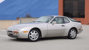 Lee más sobre el artículo El Porsche 944: Historia, cambios, especificaciones