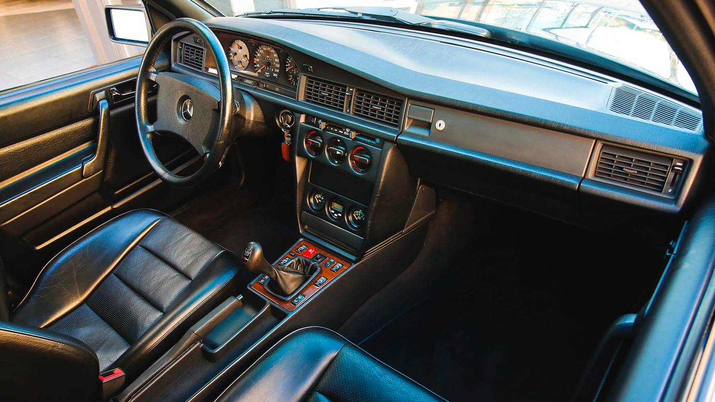 1990 Mercedes Benz 190E 2