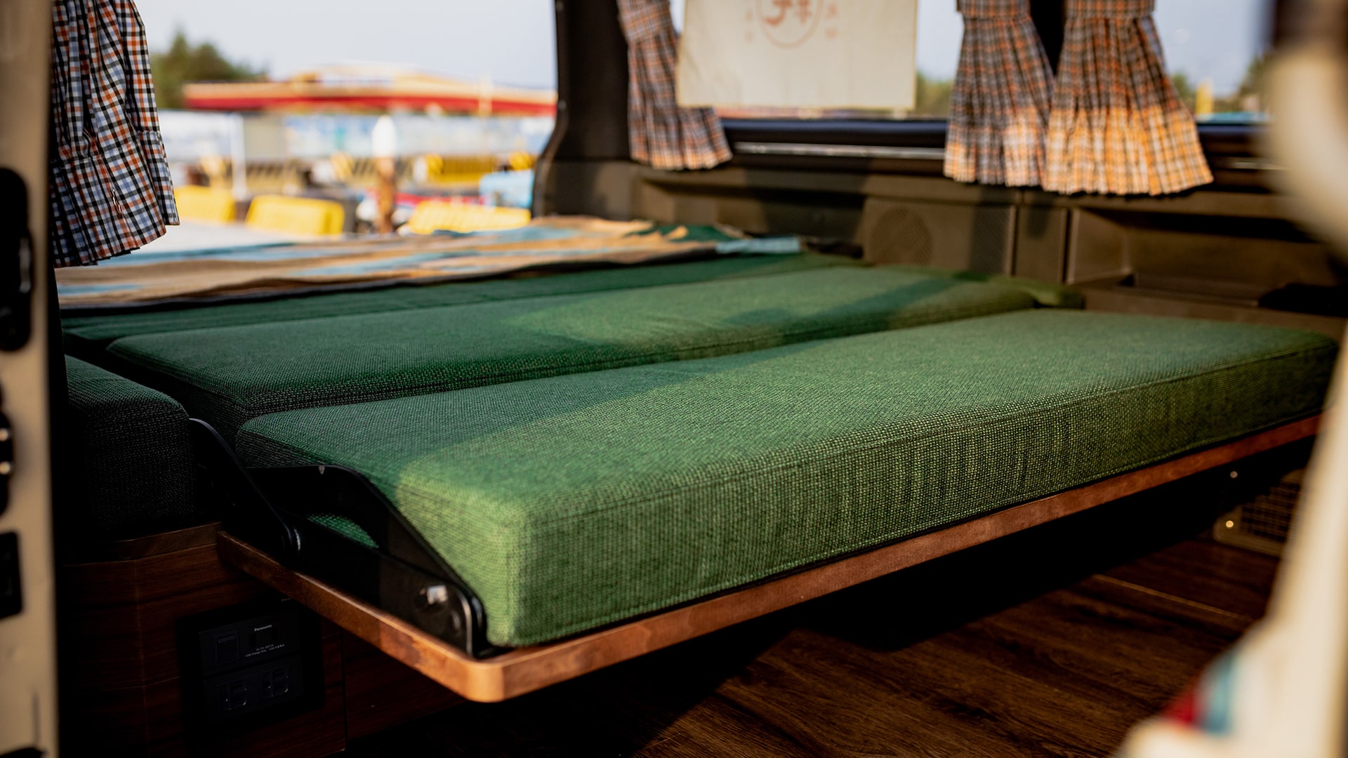 1995 mitsubishi delica overland lifted seats folded down 32