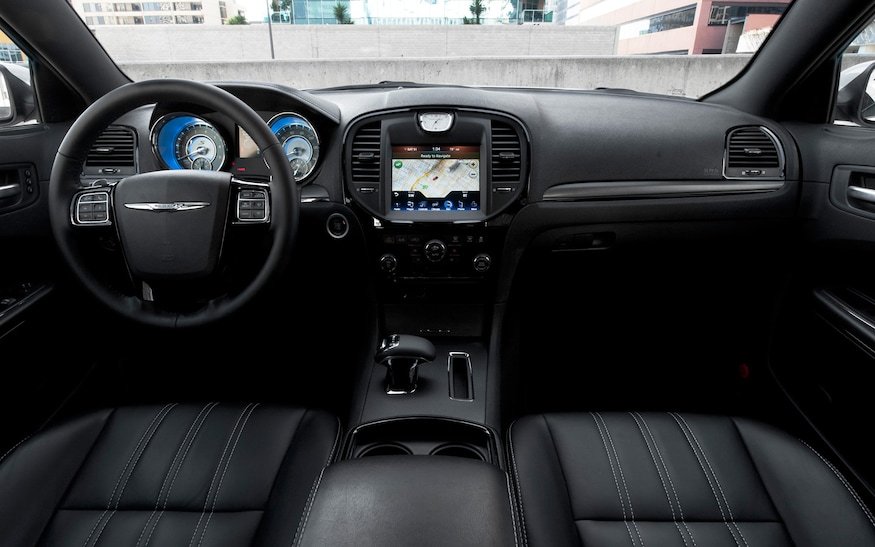 2013-Chrysler-300S-cockpit