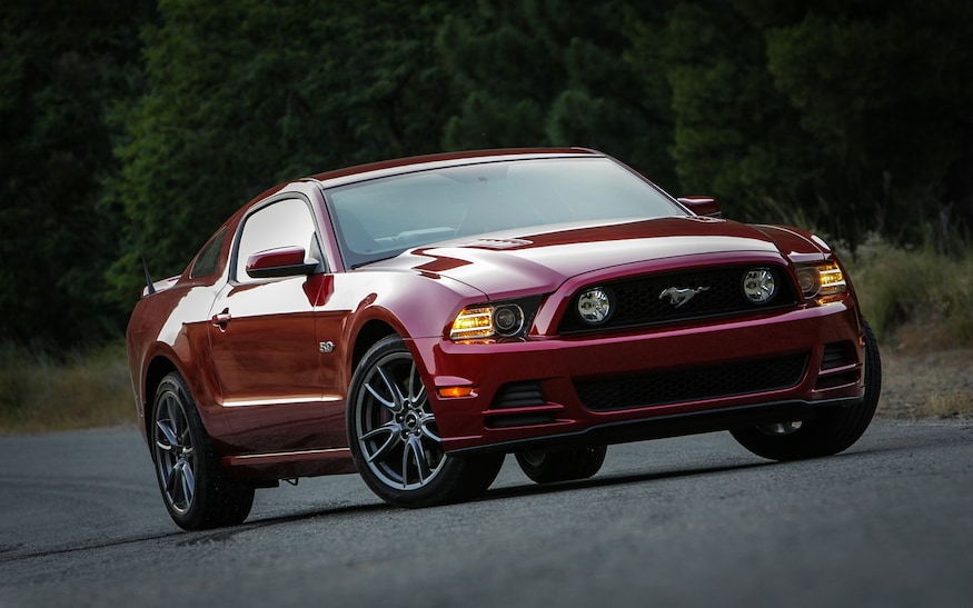 2013-Ford-Mustang-GT-front-three-quarter
