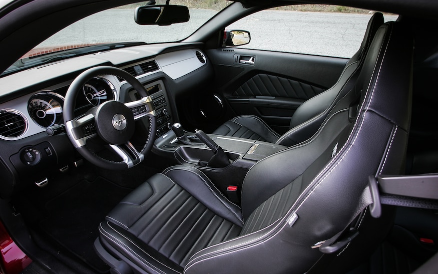 2013-Ford-Mustang-GT-interior