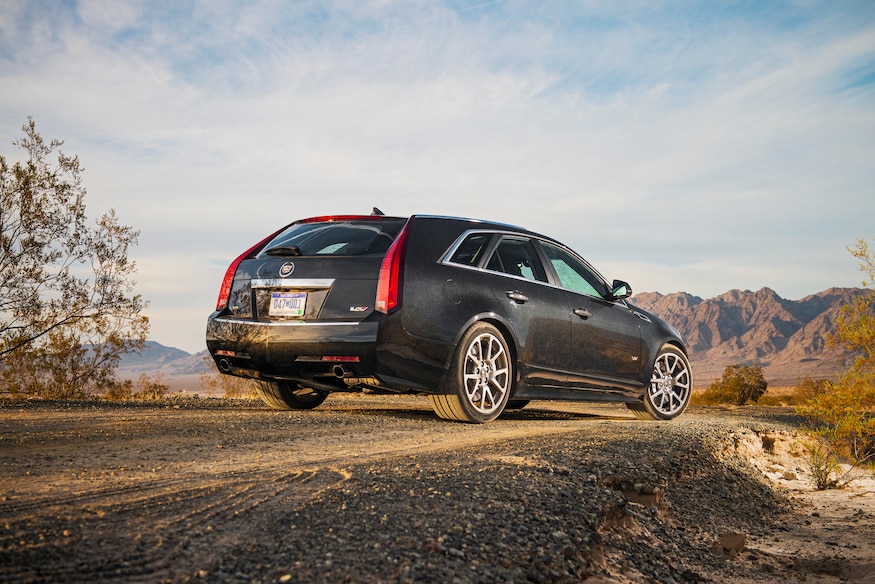 2014-Cadillac-CTS-V-Wagon-rear-three-quarters