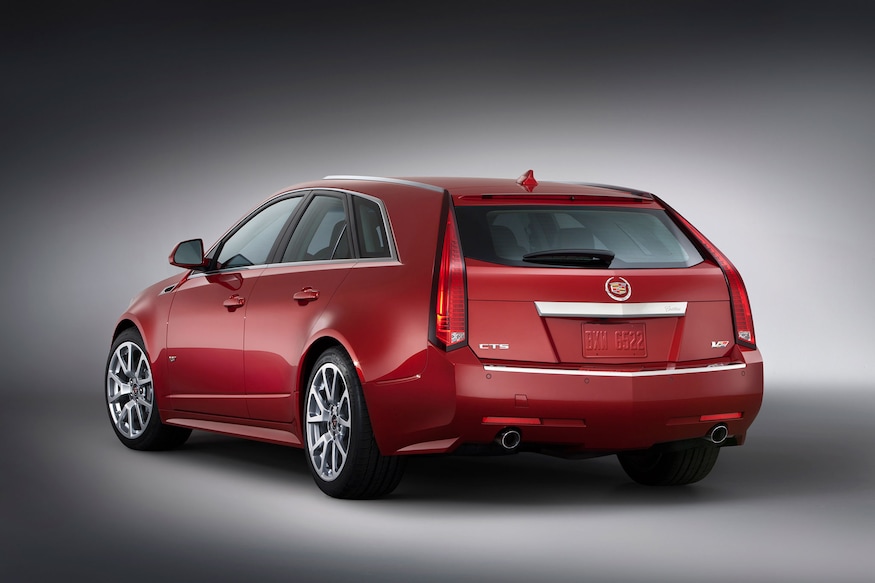 2014-Cadillac-CTS-V-Wagon-rear-view