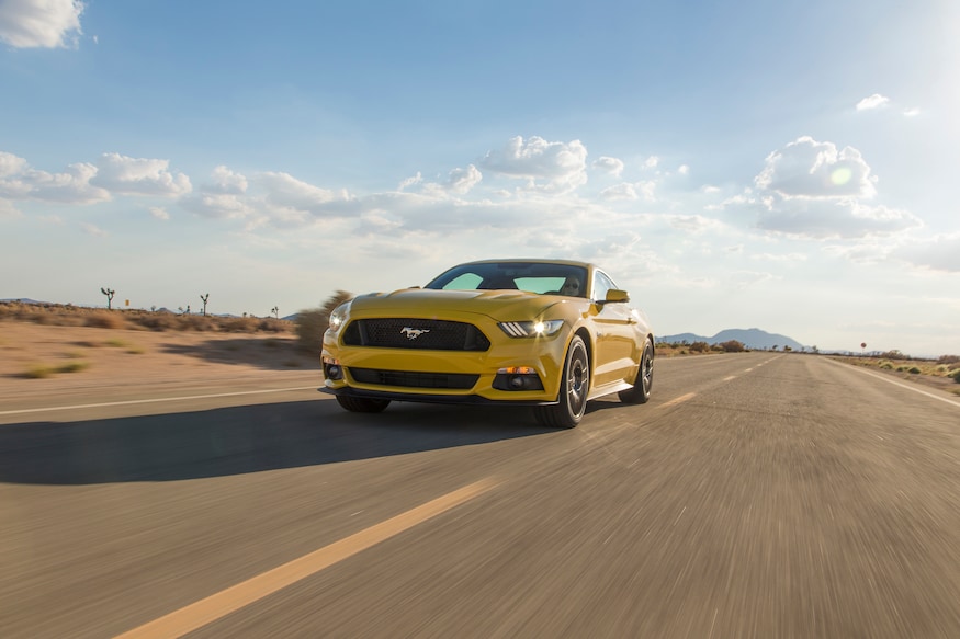 2015-Ford-Mustang-GT-front-three-quarter-in-motion-05