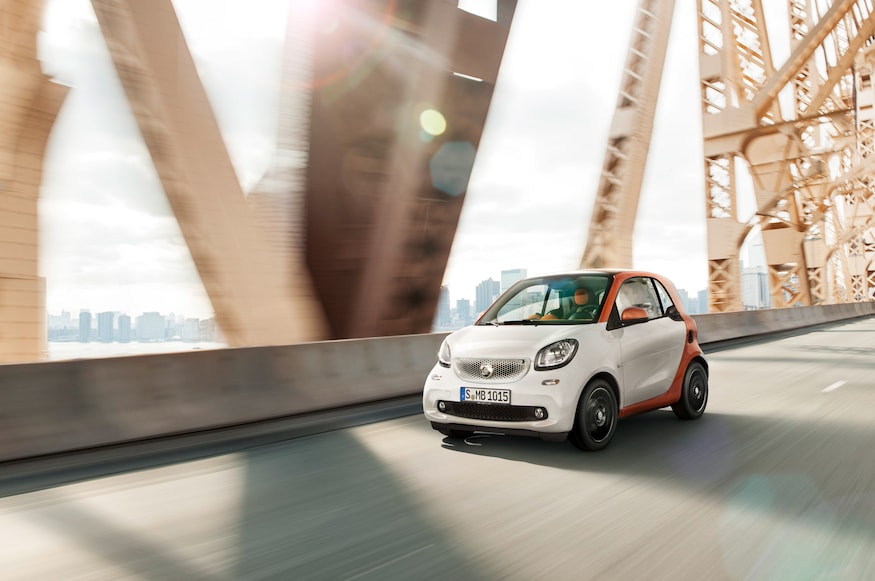 2016 Smart ForTwo front three quarter in motion