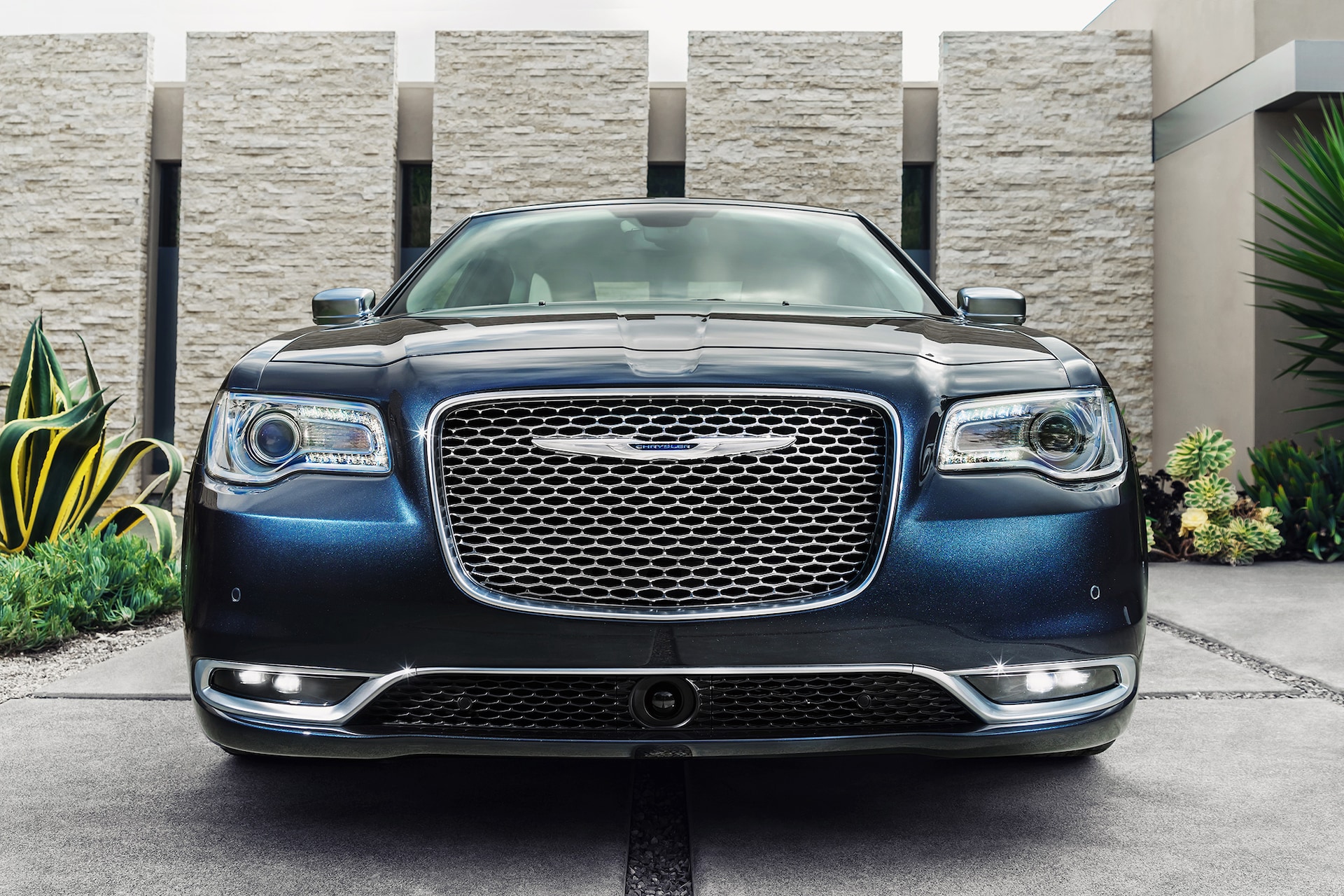 2017 Chrysler 300C Platinum front end