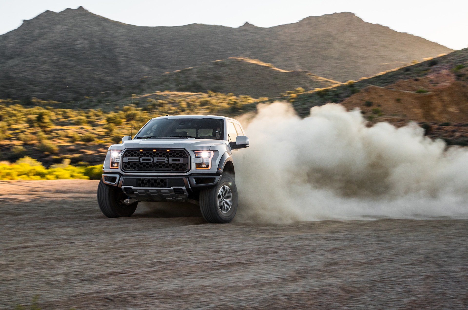 2017 Ford F 150 Raptor Supercab front in motion 01