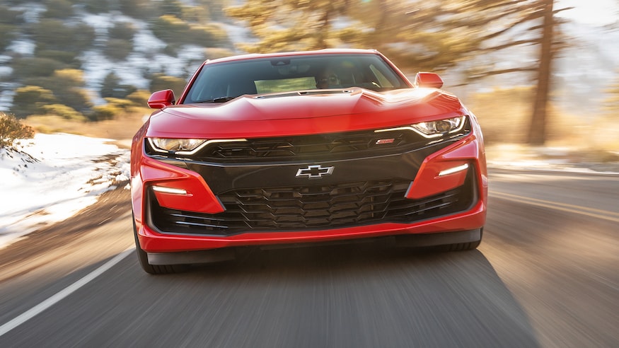2019 Chevrolet Camaro SS front in motion 1