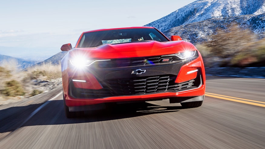 2019 Chevrolet Camaro SS front in motion 2