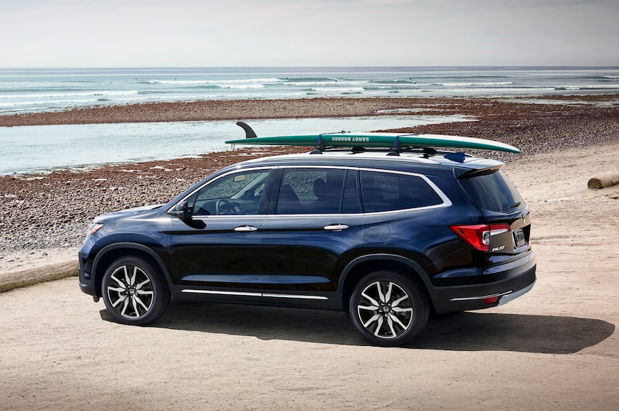 2019 Honda Pilot rear three quarters