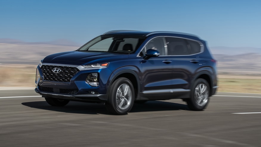2019 Hyundai Santa Fe front three quarter in motion 1