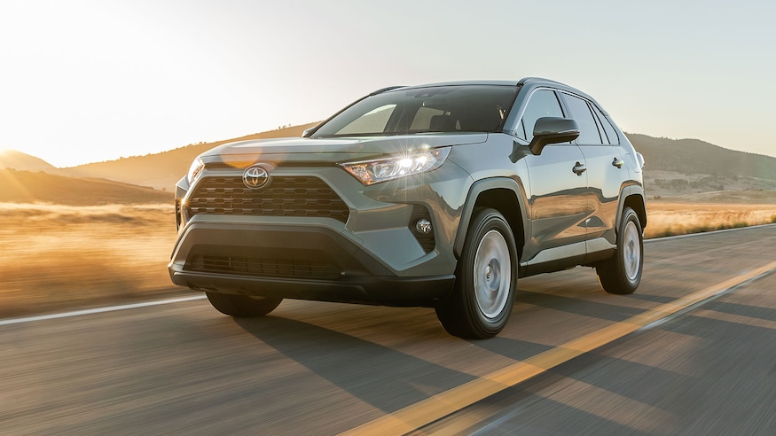 2019 Toyota RAV4 XLE front three quarter in motion 5