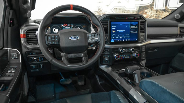 Lee más sobre el artículo Eche un vistazo más de cerca al interior del Ford F-150 Raptor 2021