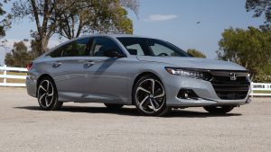 Lee más sobre el artículo 2021 Honda Accord Sport 2.0T Primera prueba: el sedán mediano con un corazón de captura caliente