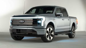 Lee más sobre el artículo 2022 Ford F-150 Lightning First: La camioneta eléctrica tiene un precio sorprendentemente bajo, Mega Specss