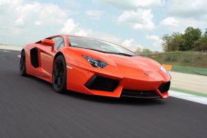 Lee más sobre el artículo 7 coches que se ven geniales en naranja
