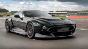 Lee más sobre el artículo Aston Martin Victor First Drive: Este superdeportivo retro es un sueño