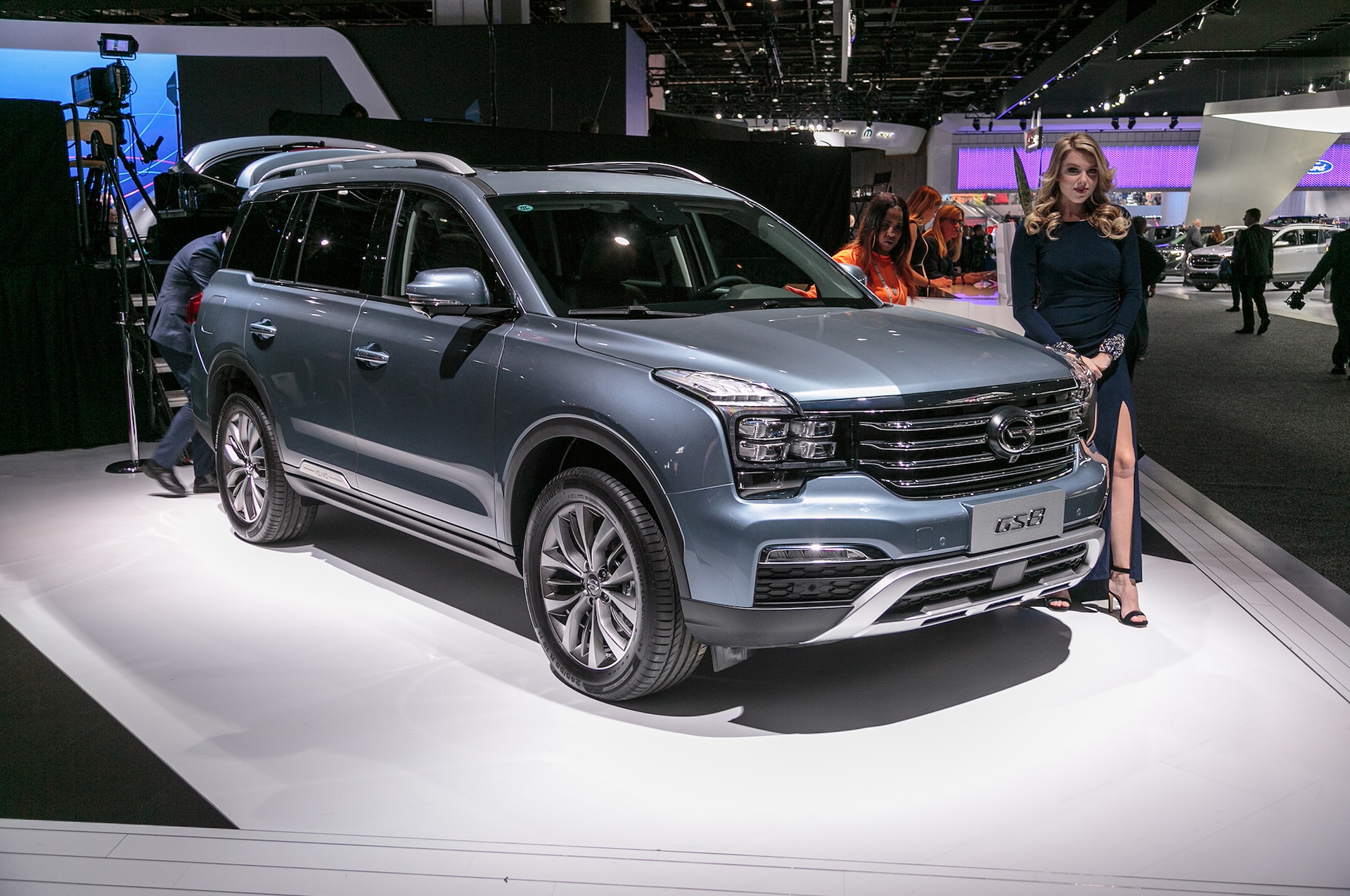 GAC GS8 front three quarter